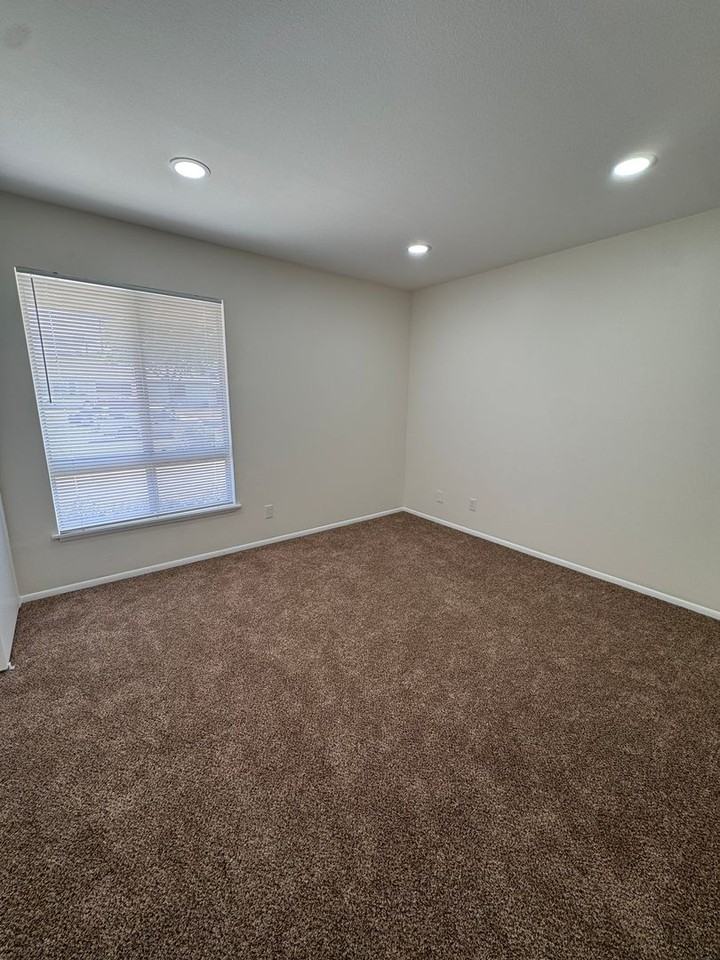 1727 Loma Dr - Photo 7 of 22