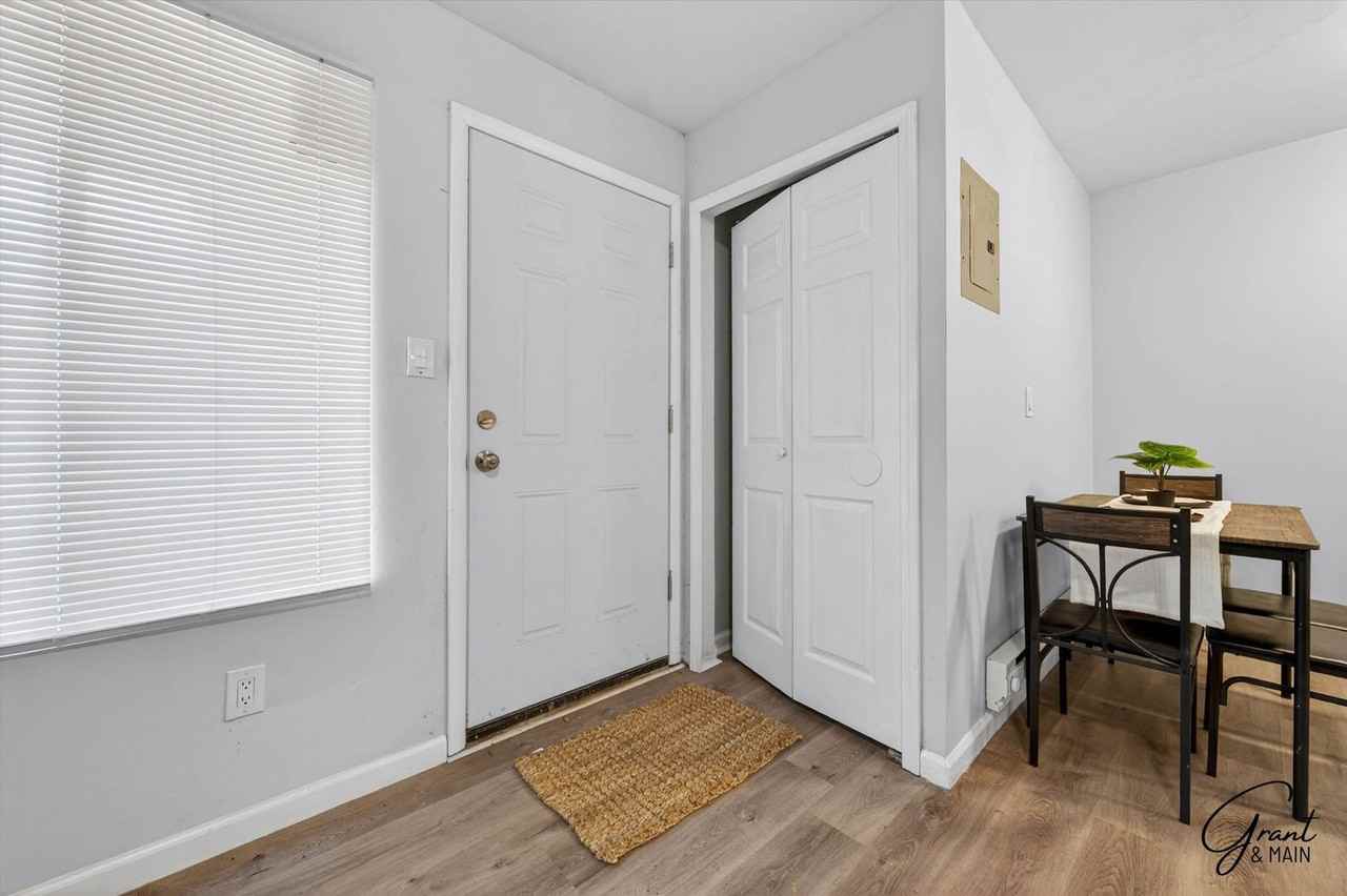 11411 Wyoming St - Photo 4 of 15