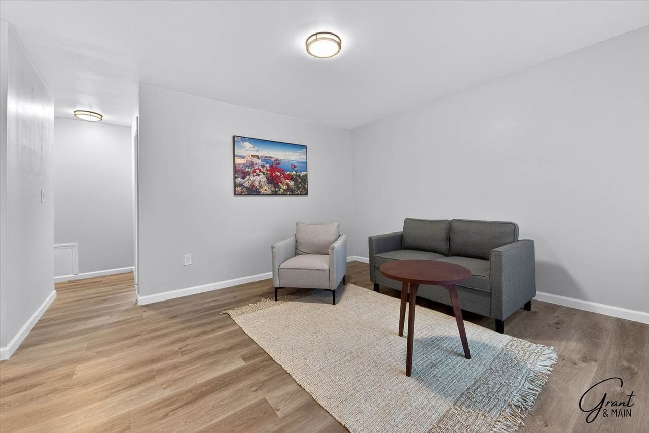 11411 Wyoming St - Photo 5 of 15
