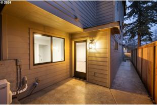 623 Sw Lobelia St - Photo 1 of 1