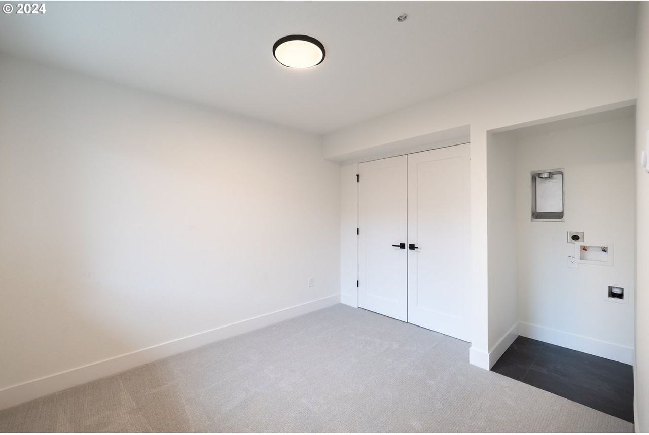 623 Sw Lobelia St - Photo 5 of 6
