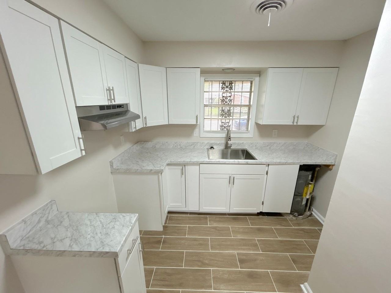 3724 Hillridge St - Photo 2 of 8