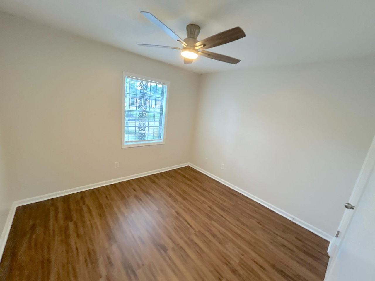 3724 Hillridge St - Photo 4 of 8