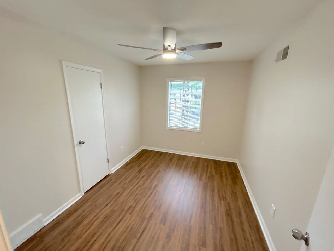 3724 Hillridge St - Photo 5 of 8