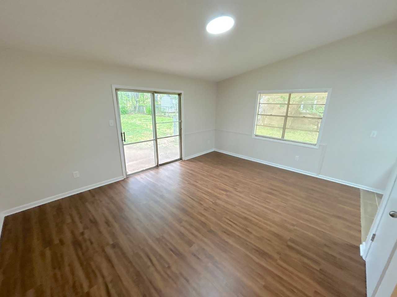 3724 Hillridge St - Photo 6 of 8