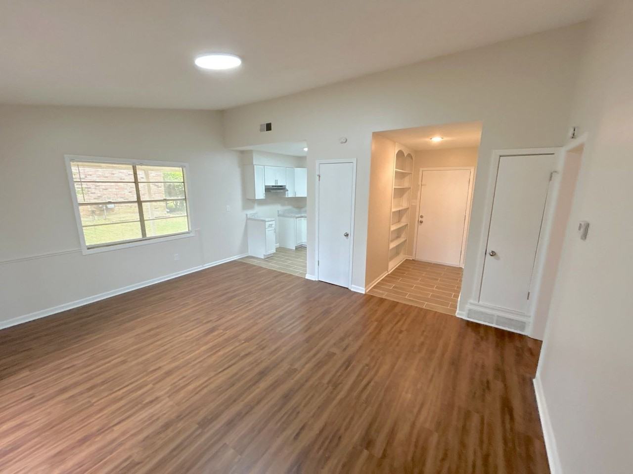 3724 Hillridge St - Photo 7 of 8
