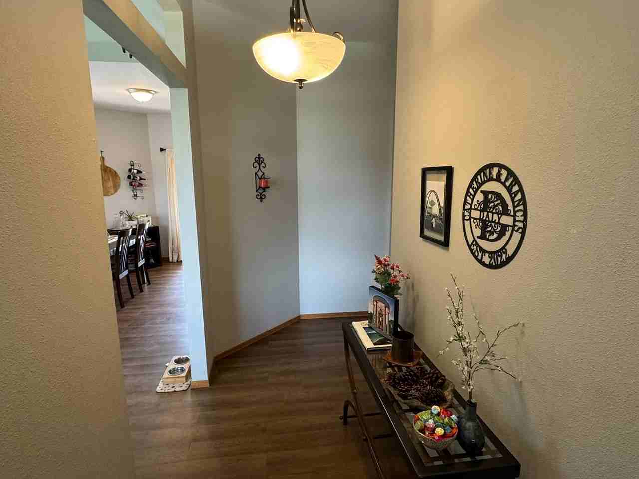 1217 Idaho Ave - Photo 3 of 36