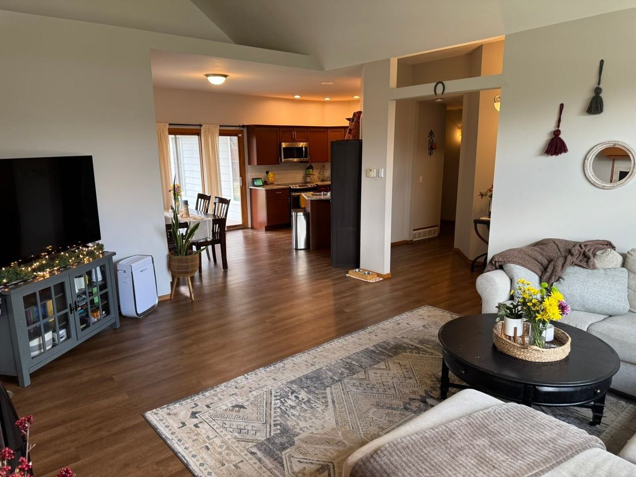 1217 Idaho Ave - Photo 5 of 36