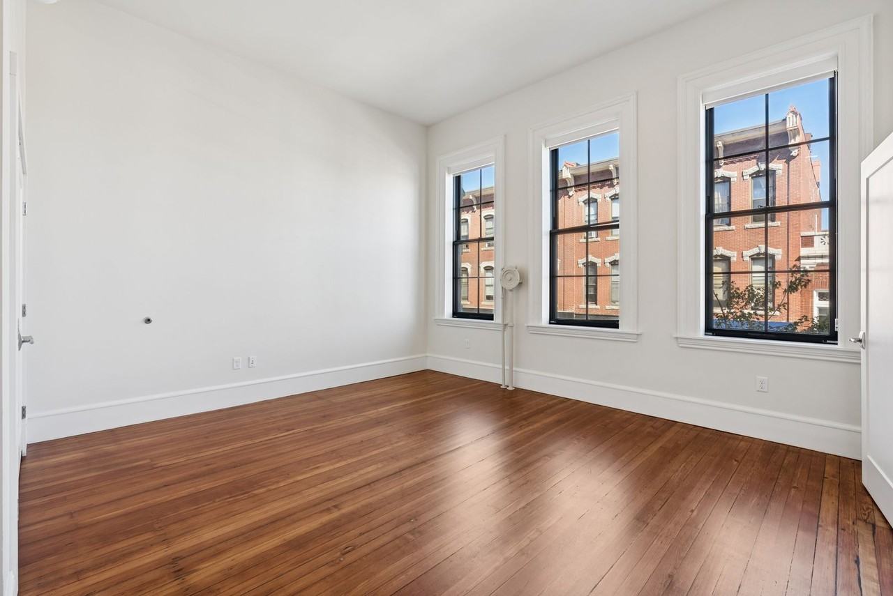 129 Main St - Photo 6 of 13