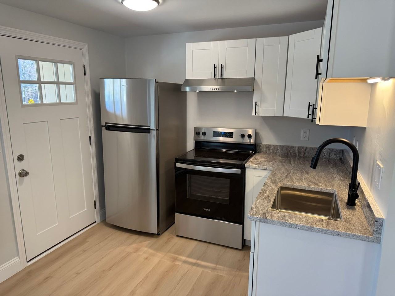 137 Temple Ave - Photo 2 of 10