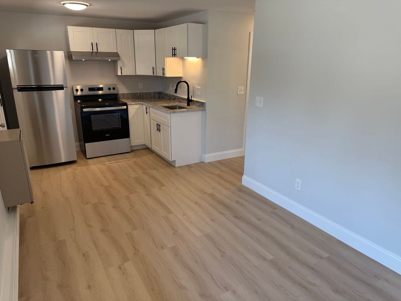 137 Temple Ave - Photo 4 of 10