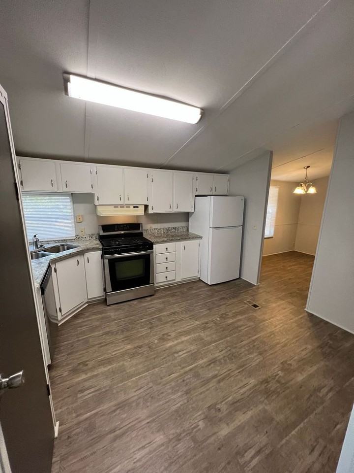 3700 Ash Dr - Photo 5 of 20
