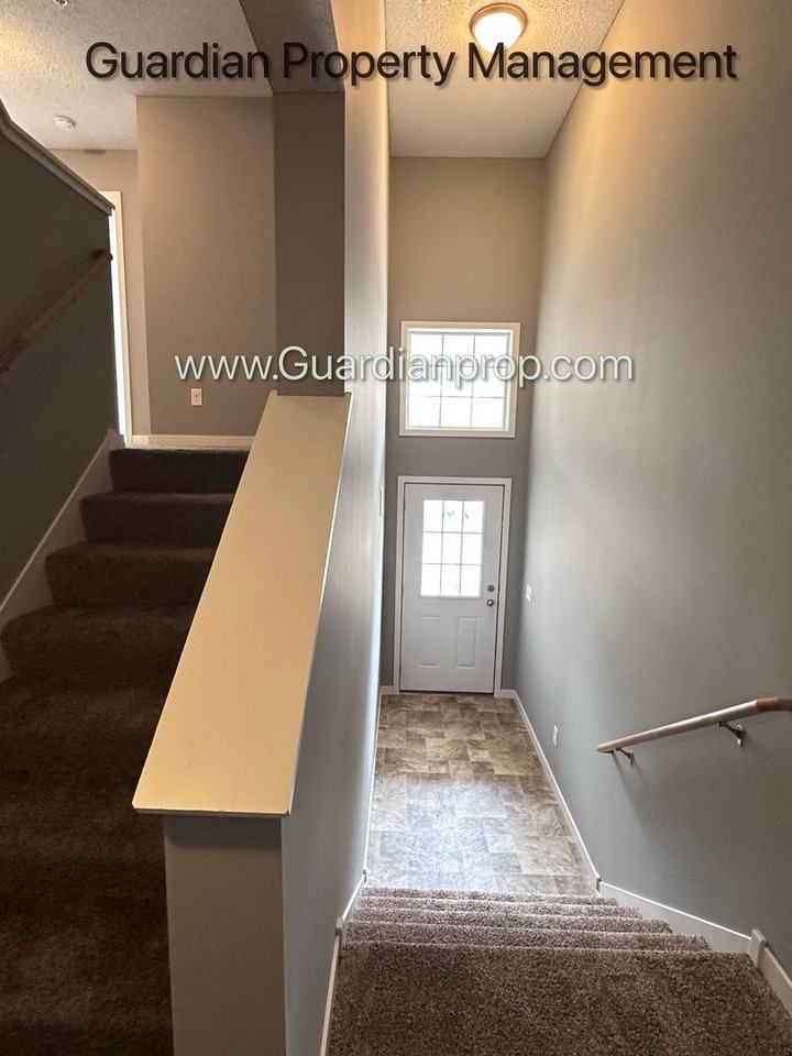 11960 Emery Village Dr N - Photo 2 of 19