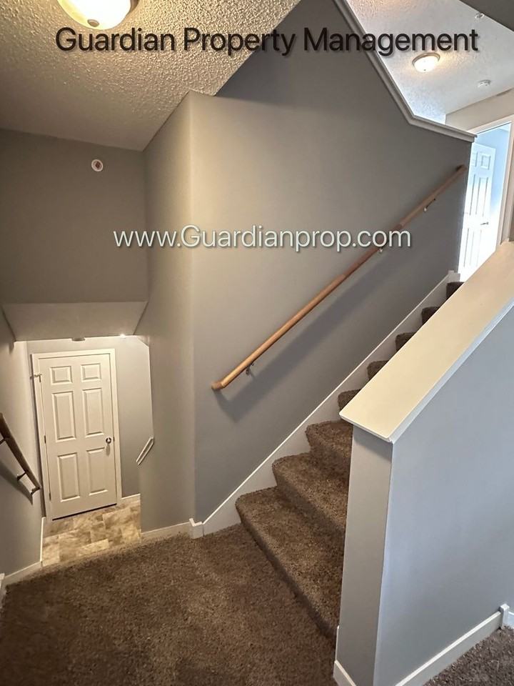 11960 Emery Village Dr N - Photo 3 of 19