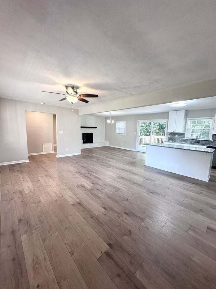 1245 Davis Ave - Photo 4 of 26