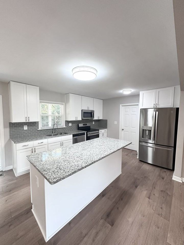 1245 Davis Ave - Photo 5 of 26
