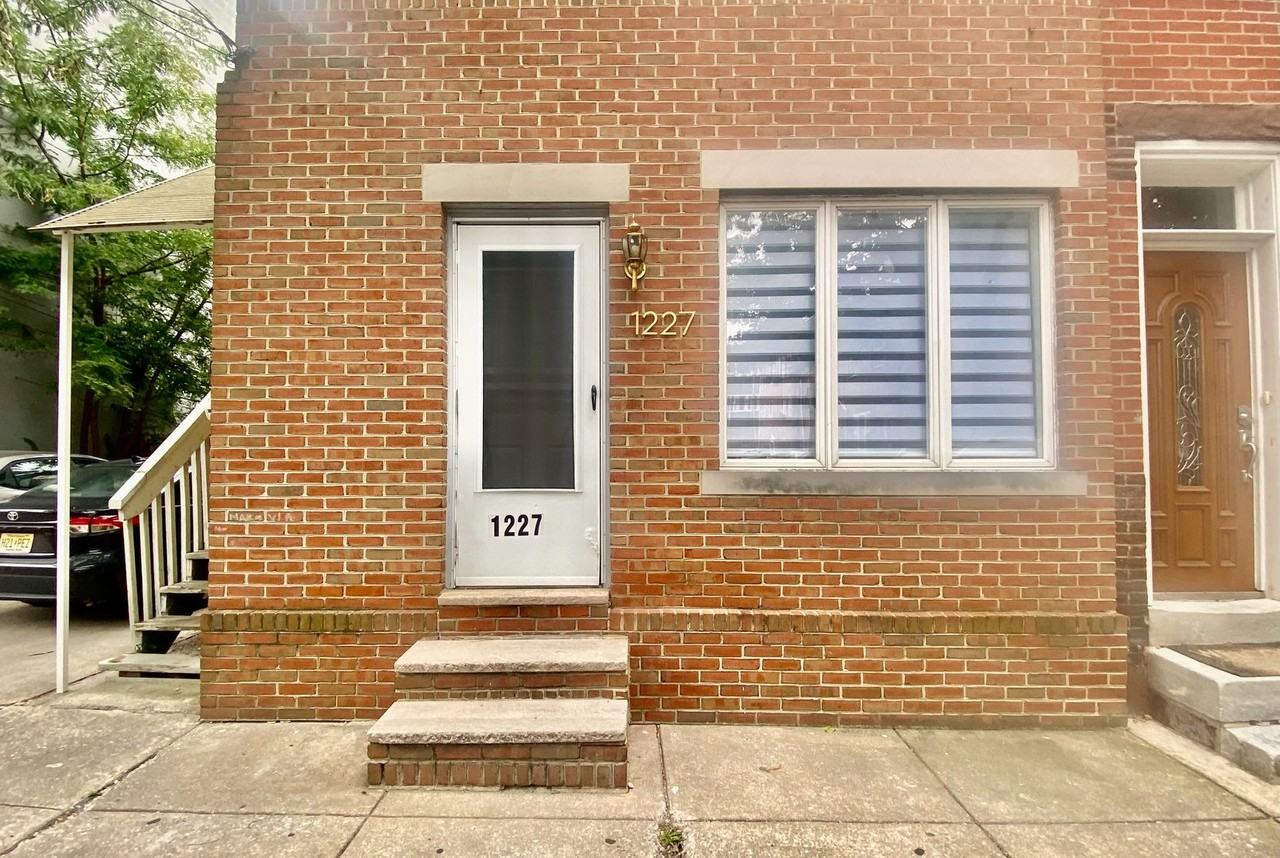1227 S Philip St - Photo 3 of 33