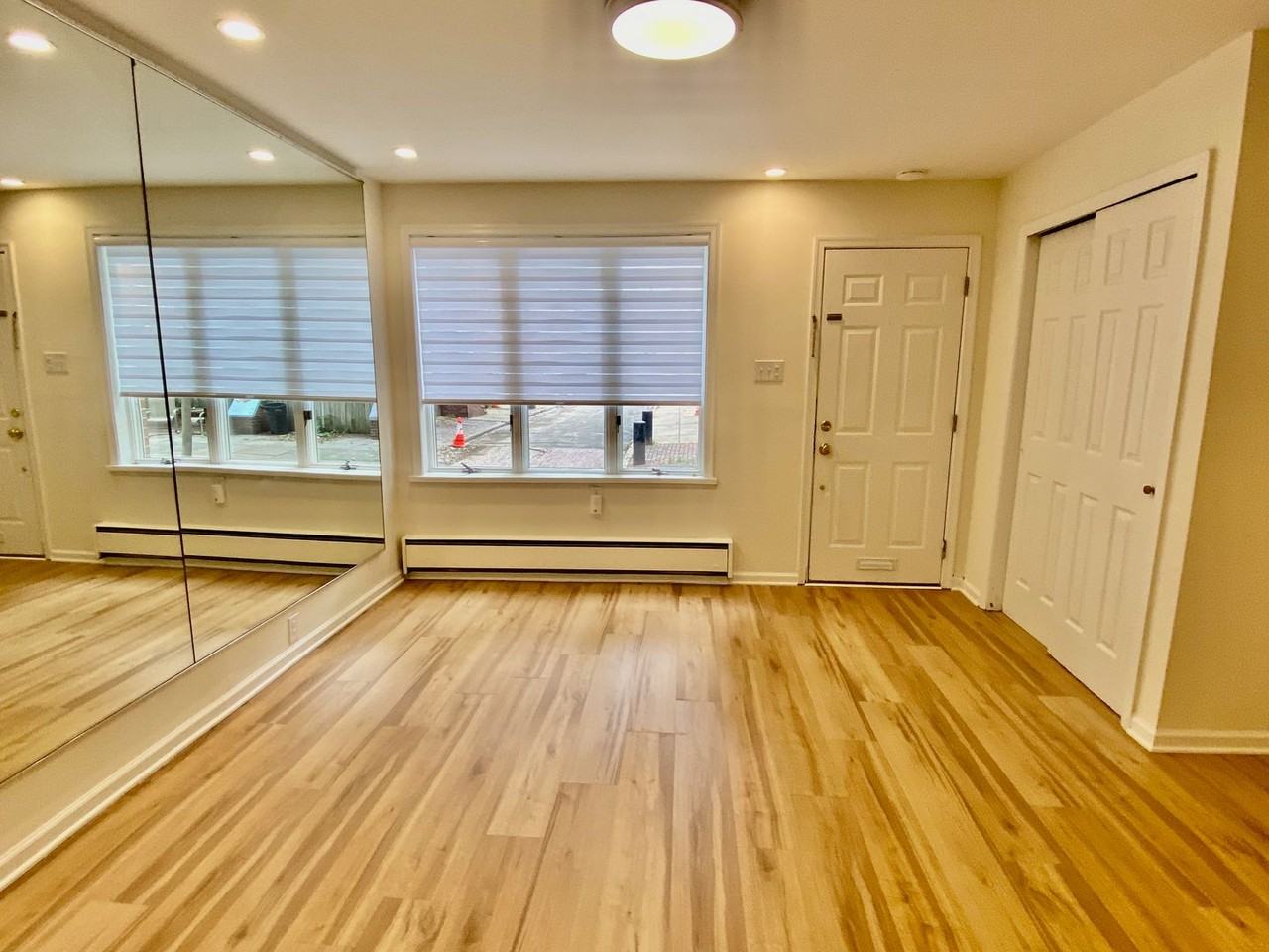 1227 S Philip St - Photo 7 of 33