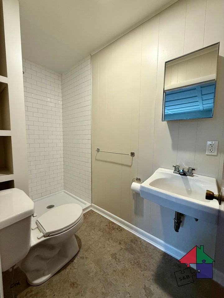 150 Fairground Rd - Photo 6 of 20