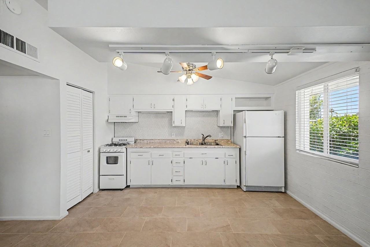 10606 W Oakmont Dr - Photo 3 of 13
