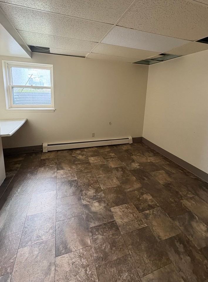 625 Maple St - Photo 2 of 7