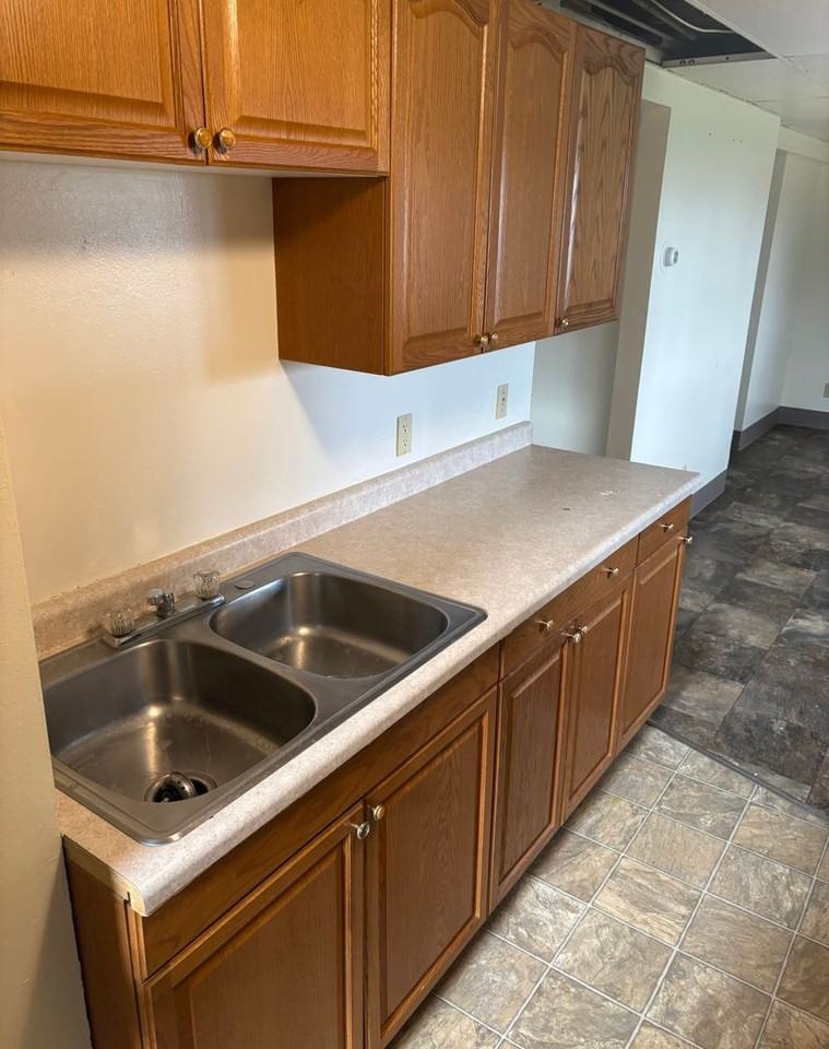 625 Maple St - Photo 3 of 7