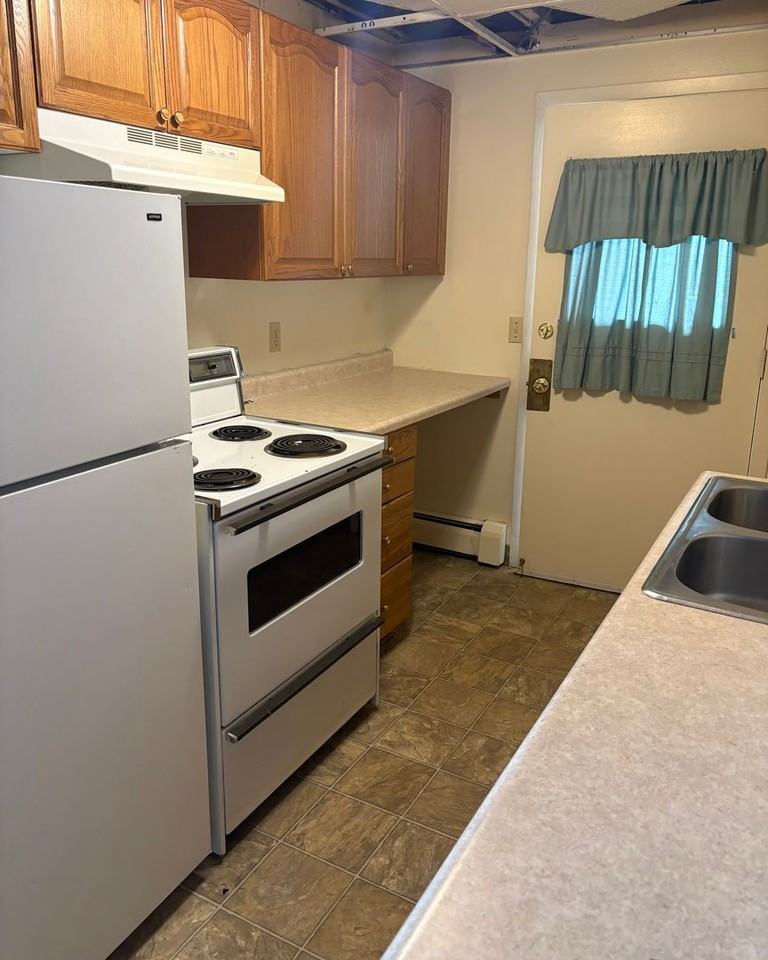625 Maple St - Photo 5 of 7