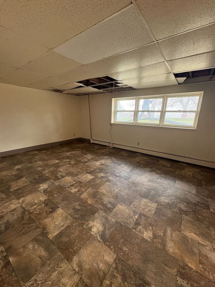 625 Maple St - Photo 6 of 7