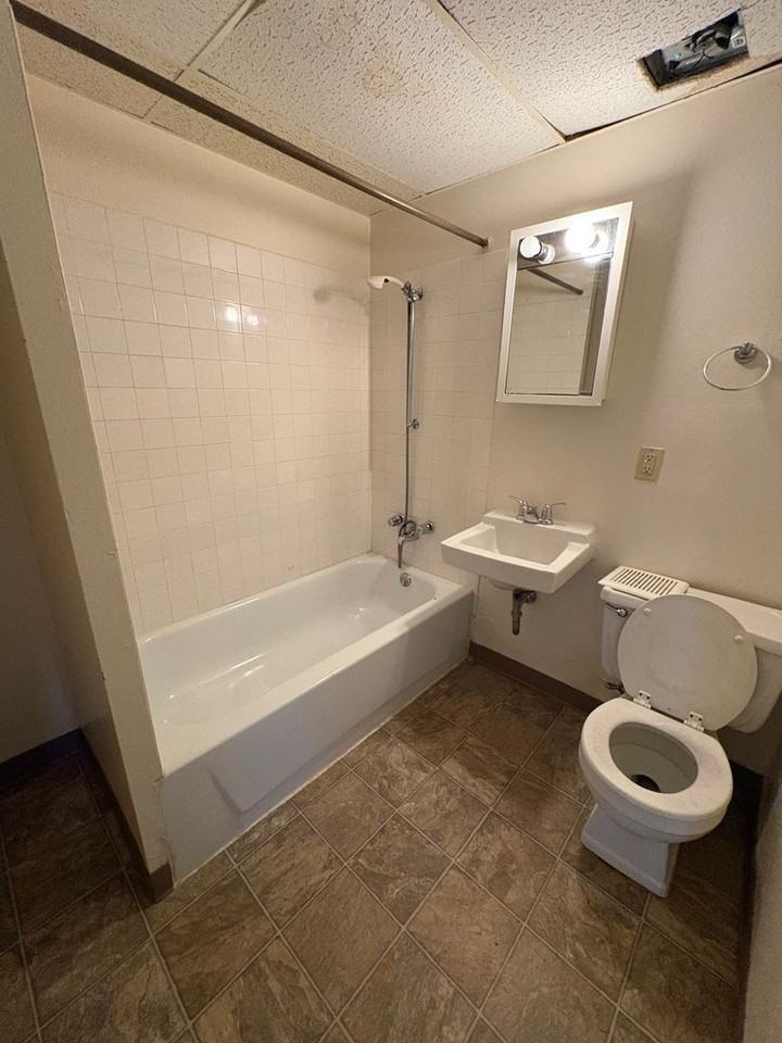 625 Maple St - Photo 7 of 7