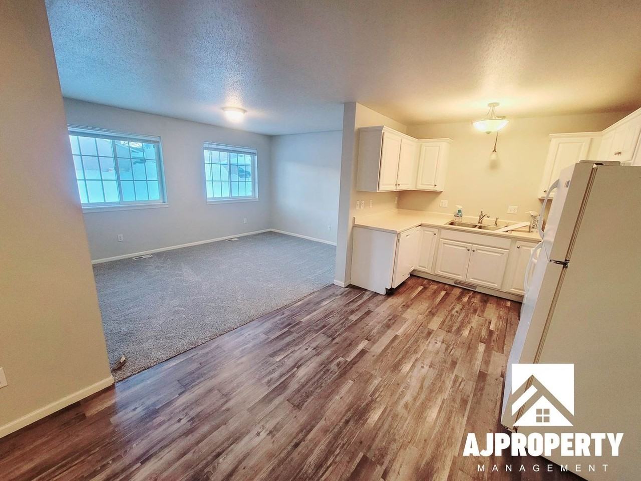 4907 S Tennis Ln - Photo 2 of 19