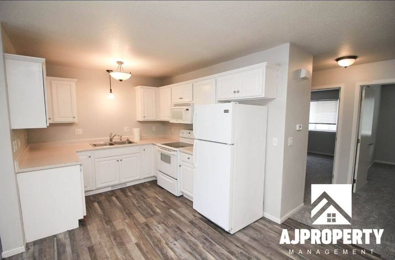 4907 S Tennis Ln - Photo 3 of 19