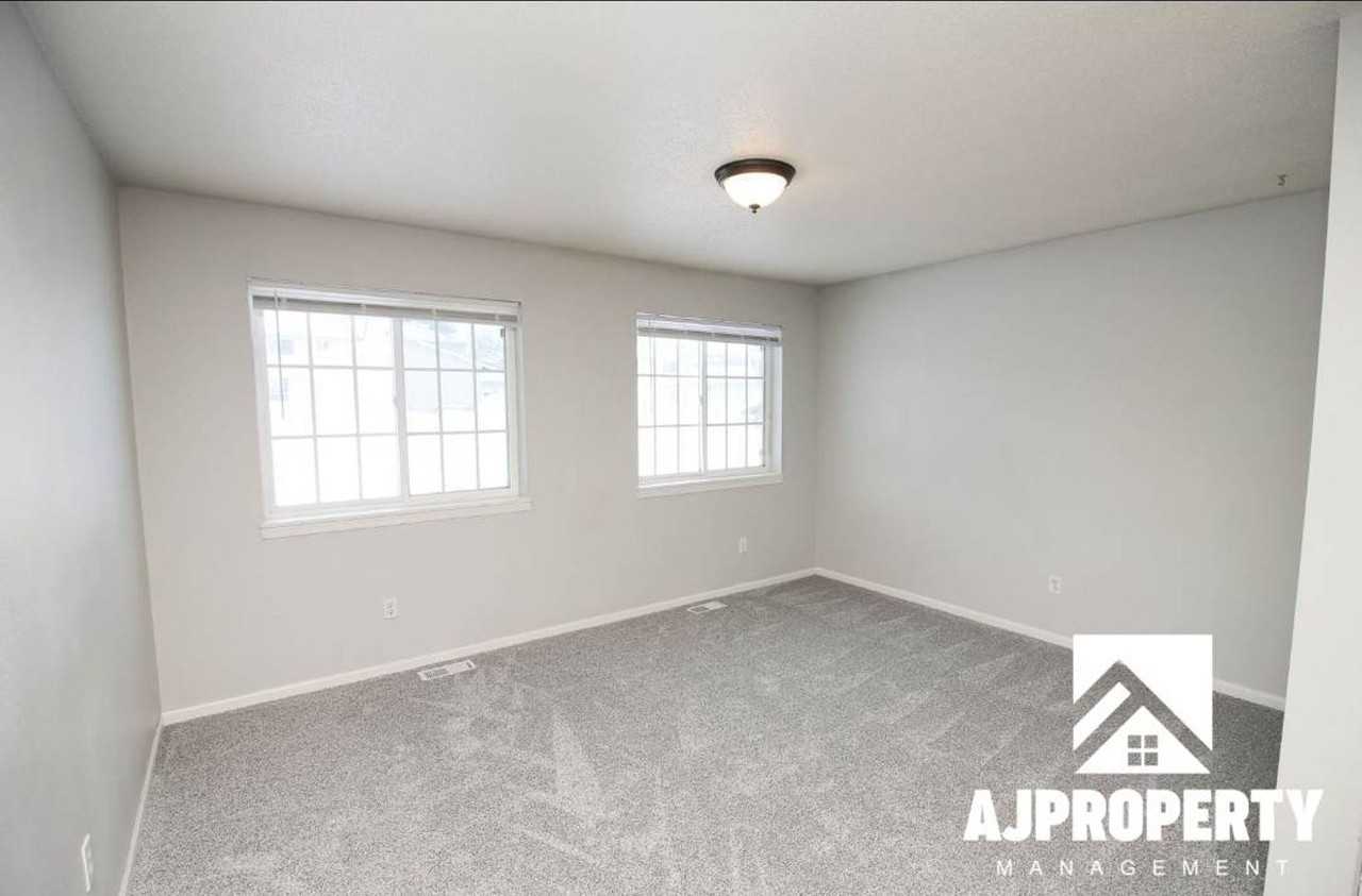 4907 S Tennis Ln - Photo 5 of 19