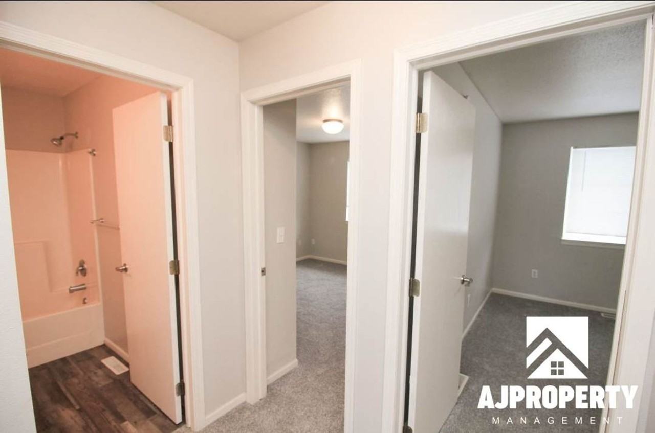 4907 S Tennis Ln - Photo 6 of 19