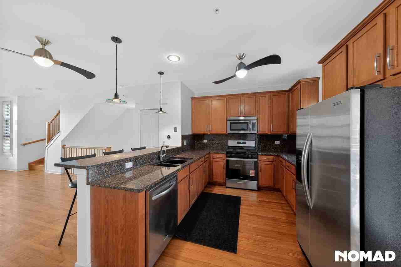 2305 S Wabash Ave - Photo 2 of 16