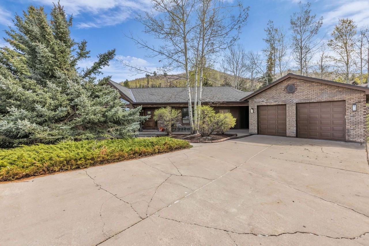 7346 Pinebrook Rd - Photo 2 of 44