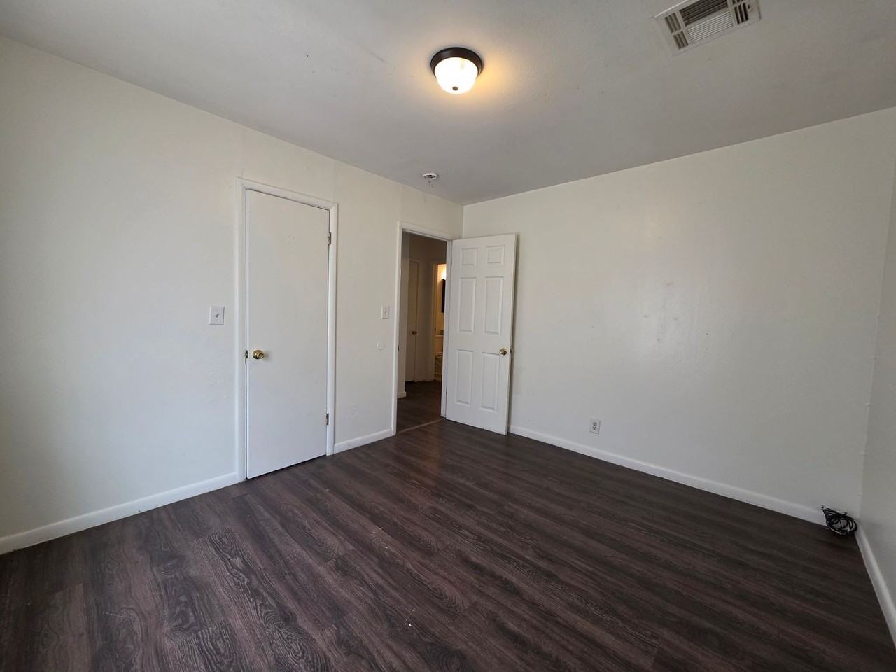 310 W 35th St - Photo 4 of 20