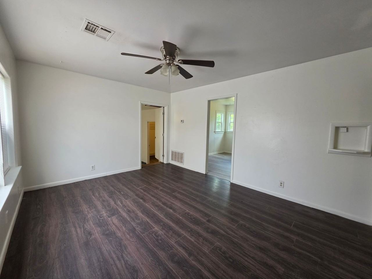 310 W 35th St - Photo 5 of 20