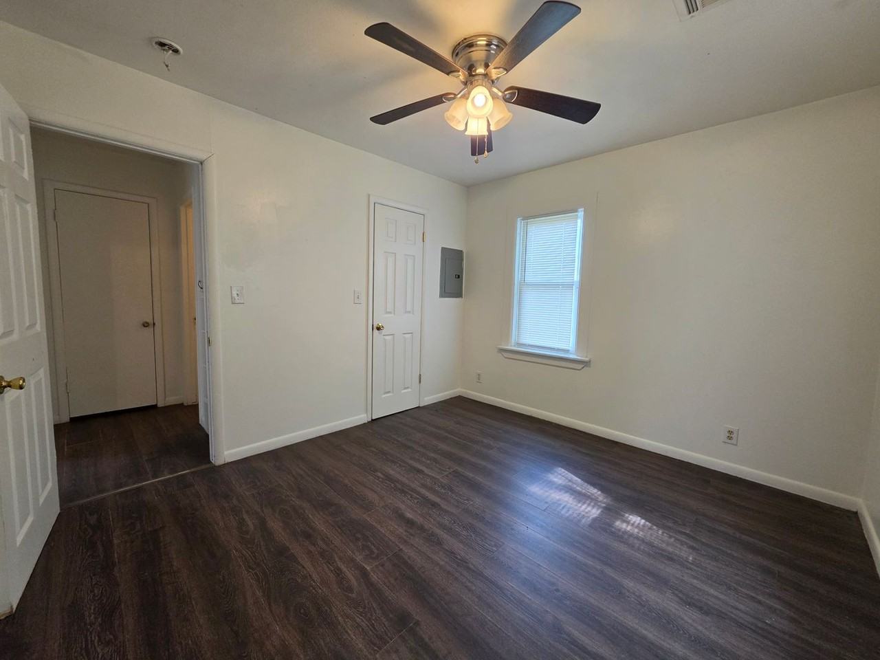 310 W 35th St - Photo 6 of 20