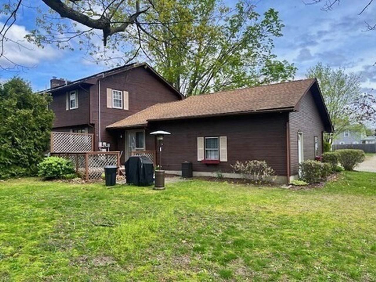 73 Elm St - Photo 3 of 18