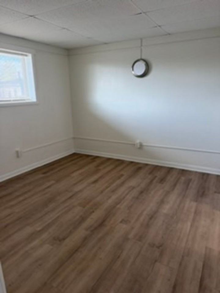 76 Pennsylvania Ave - Photo 3 of 5