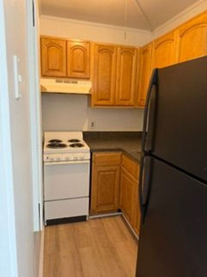 76 Pennsylvania Ave - Photo 4 of 5