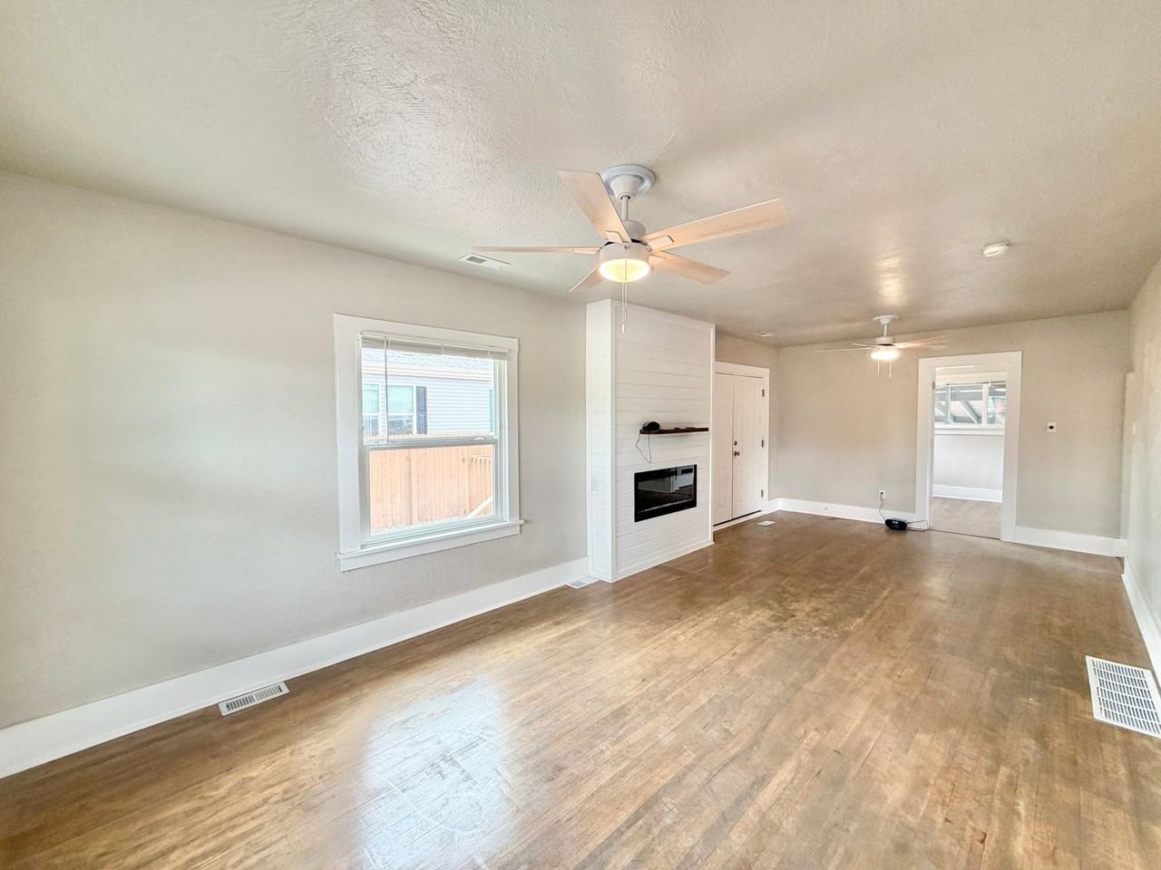1901 E Routt Ave. - Photo 7 of 49