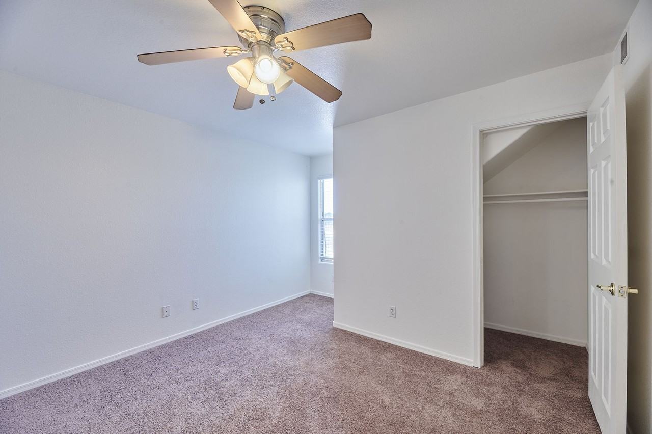 414 N Drew St - Photo 4 of 22