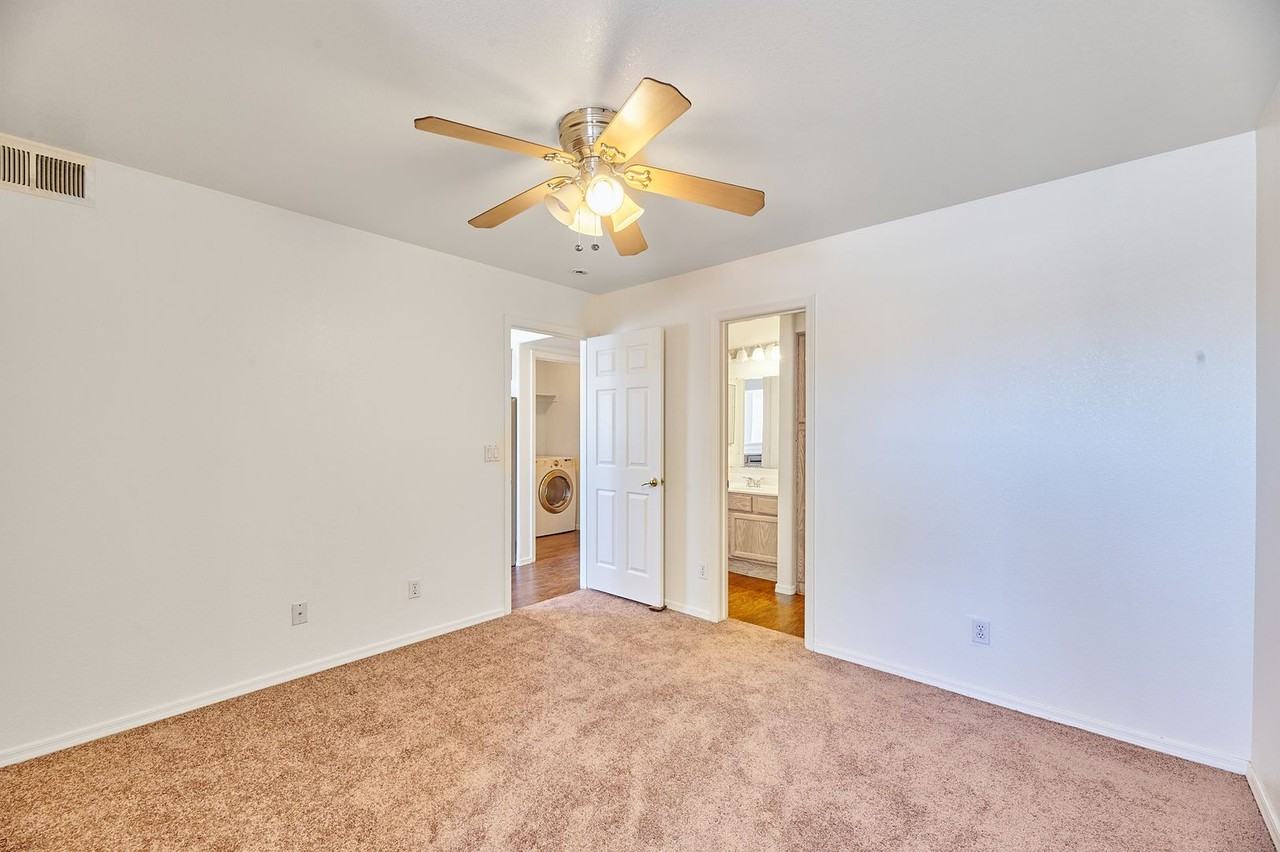 414 N Drew St - Photo 5 of 22