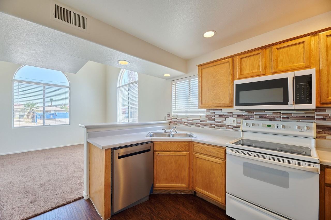 414 N Drew St - Photo 7 of 22