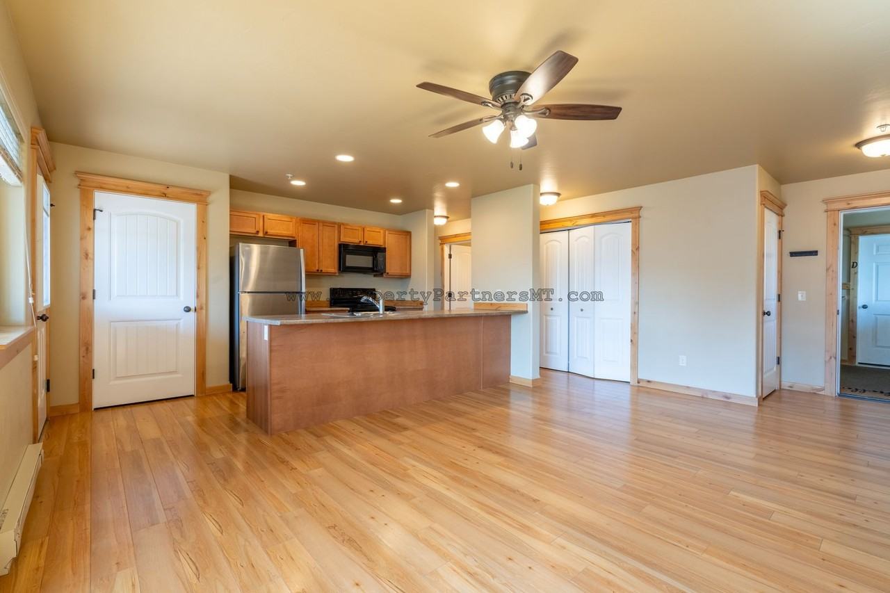 **Beautiful** 3bd/2ba Apartment - Photo 2 of 19