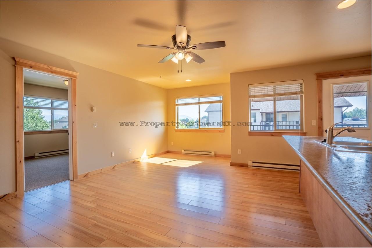 **Beautiful** 3bd/2ba Apartment - Photo 4 of 19