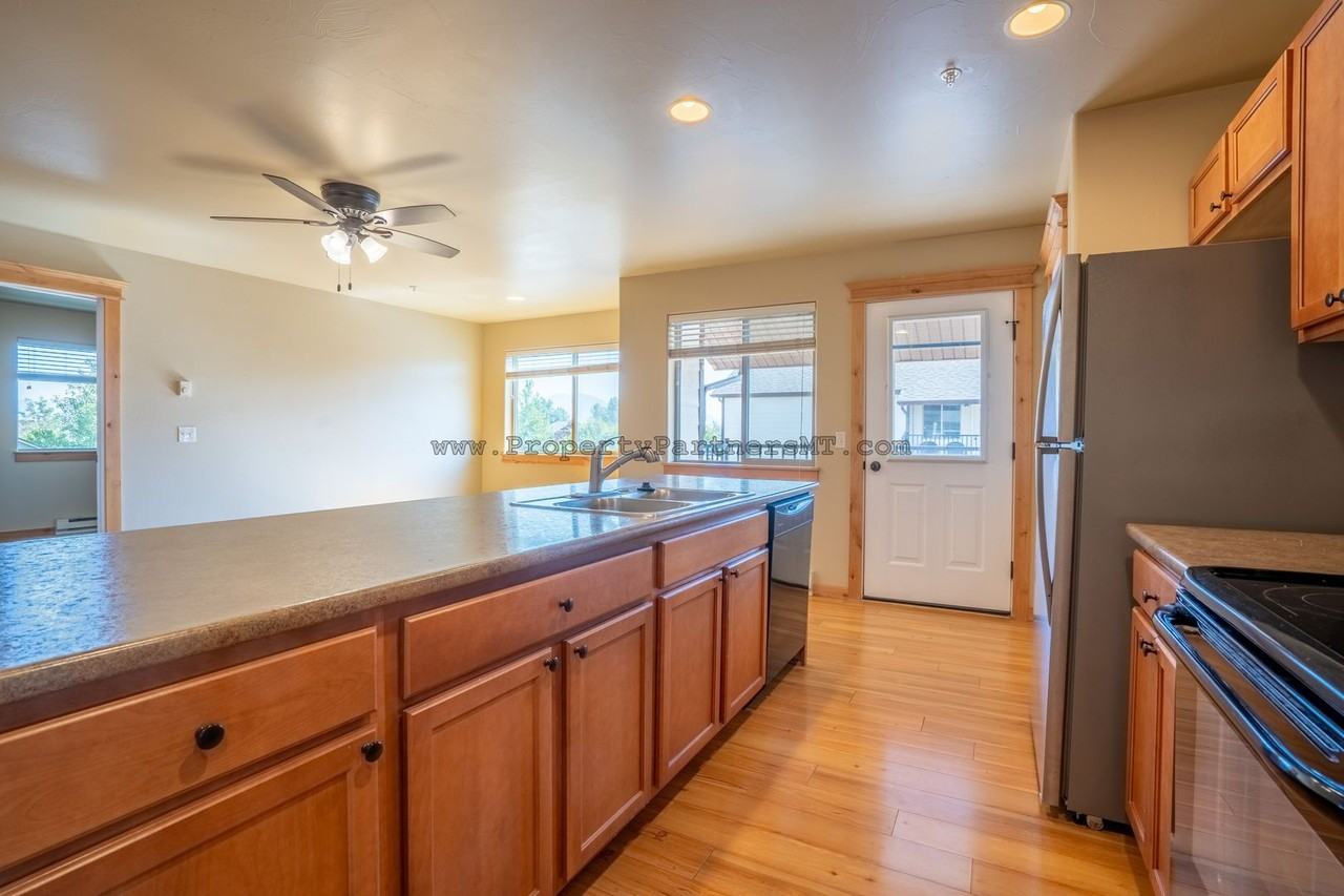 **Beautiful** 3bd/2ba Apartment - Photo 6 of 19