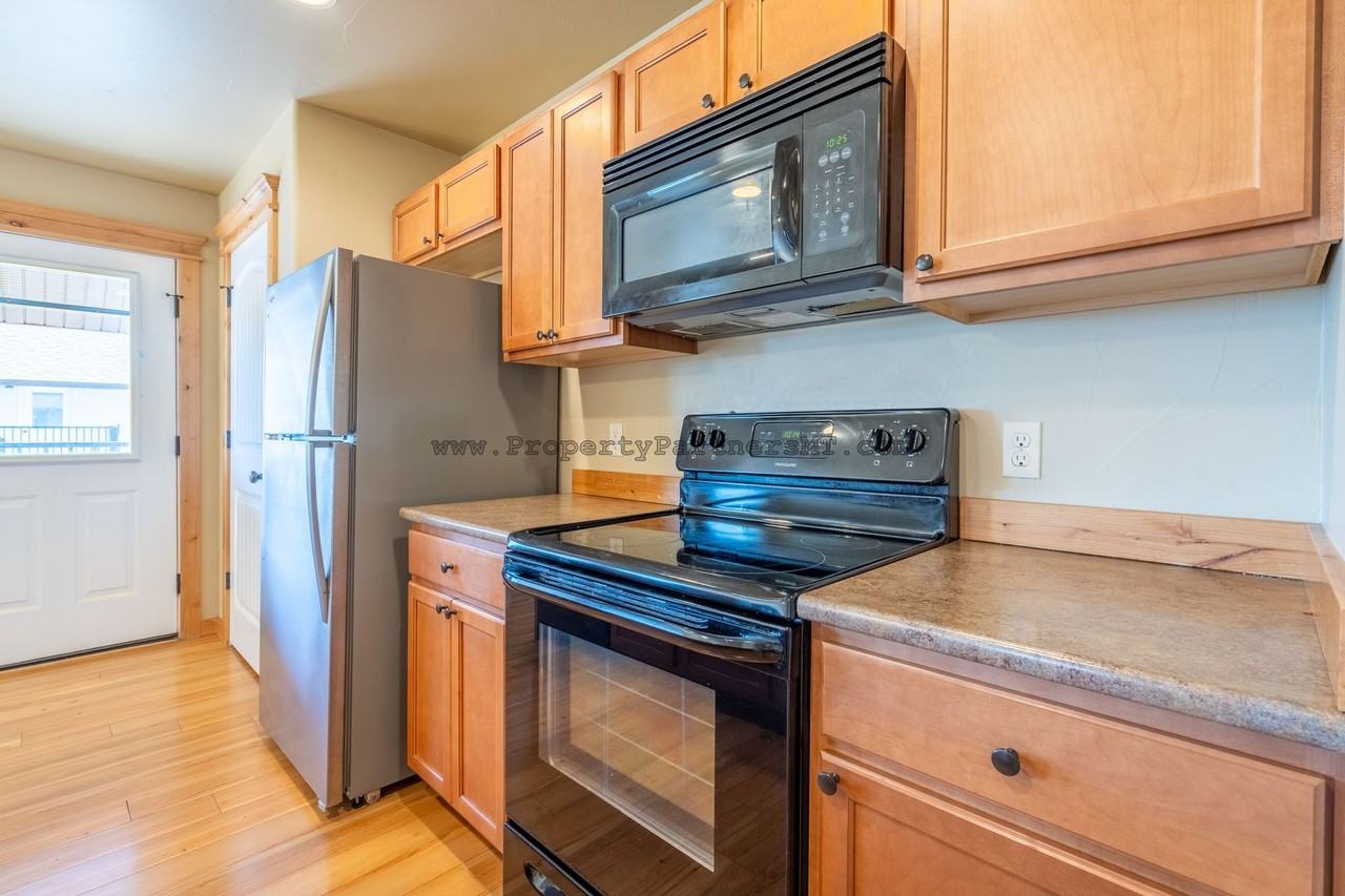**Beautiful** 3bd/2ba Apartment - Photo 7 of 19