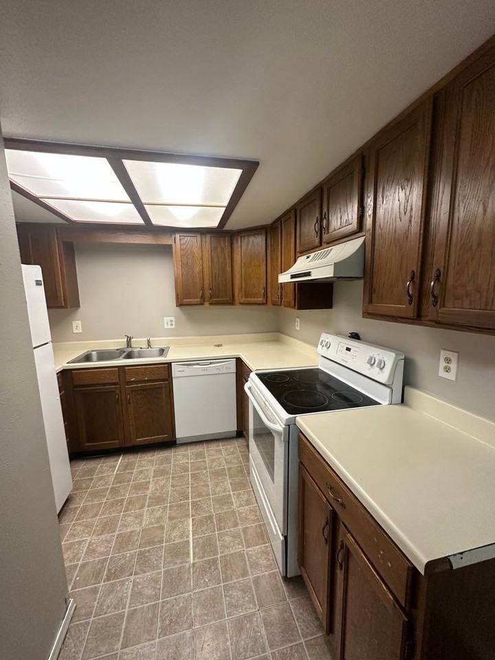 15402 E Arizona Ave #107 - Photo 3 of 9